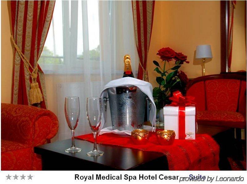 Royal Medical Cezar Hotel ตรุสคาเวตส์ ภายนอก รูปภาพ